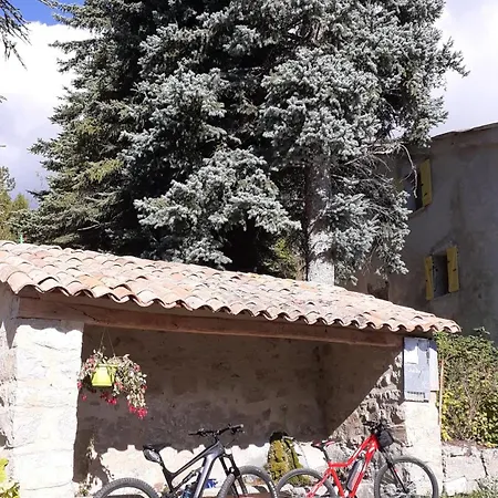 La Rose Des Alpes A Serres, 3 Chambres, Capacite 4 A 8 Personnes, Cuisine, Terrasse, Parking Et Garage Serres (Hautes-Alpes)
