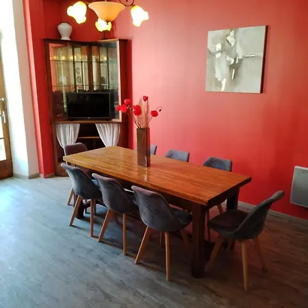 La Rose Des Alpes A Serres, 3 Chambres, Capacite 4 A 8 Personnes, Cuisine, Terrasse, Parking Et Garage Guest house Serres (Hautes-Alpes)
