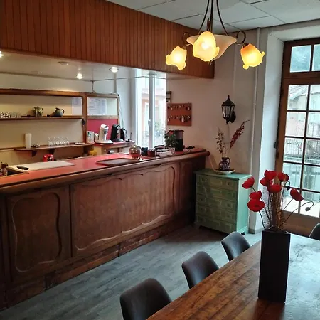 La Rose Des Alpes A Serres, 3 Chambres, Capacite 4 A 8 Personnes, Cuisine, Terrasse, Parking Et Garage Serres (Hautes-Alpes)